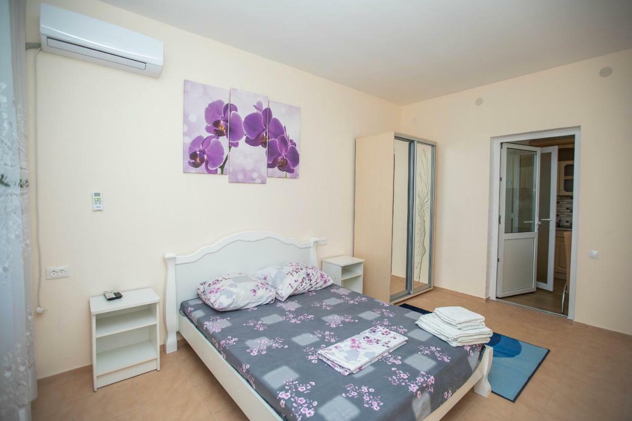 Amalia Hotel Zaliznyy Port Exterior photo